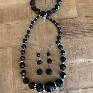 Beaded necklace :bracelet: earring set NWT